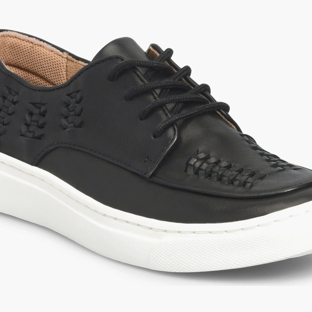 Comfortiva Thayer Apron Toe Sneaker (black)